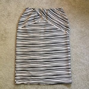 ✨price DROP Striped textured pencil skirt